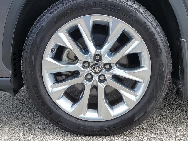 used 2023 Toyota Highlander car, priced at $39,995