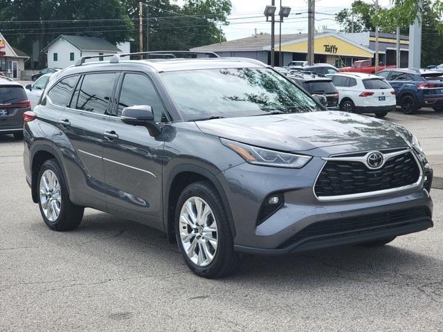 used 2023 Toyota Highlander car, priced at $39,995