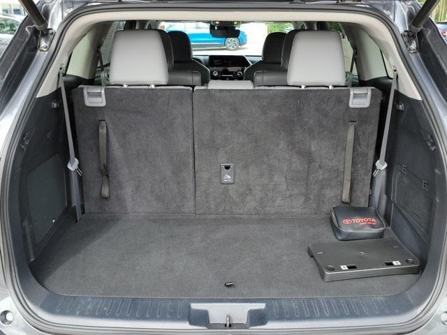 used 2023 Toyota Highlander car, priced at $39,995