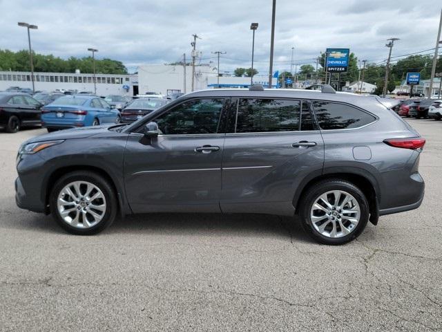 used 2023 Toyota Highlander car, priced at $39,995