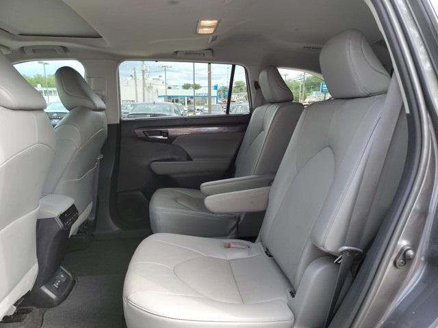 used 2023 Toyota Highlander car, priced at $39,995