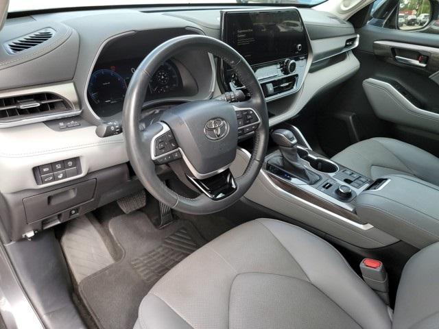 used 2023 Toyota Highlander car, priced at $39,995
