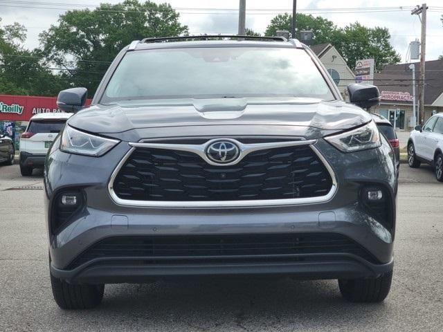 used 2023 Toyota Highlander car, priced at $39,995