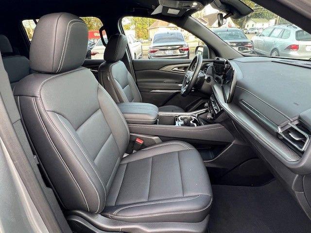 used 2025 Chevrolet Traverse car, priced at $35,995