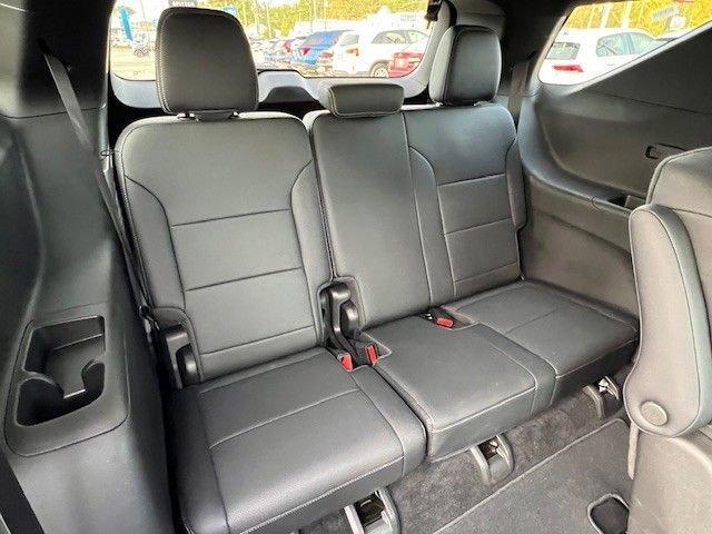 used 2025 Chevrolet Traverse car, priced at $35,995