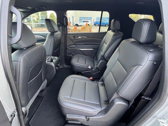 used 2025 Chevrolet Traverse car, priced at $35,995