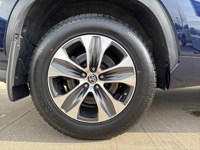 used 2021 Toyota Highlander car, priced at $33,519