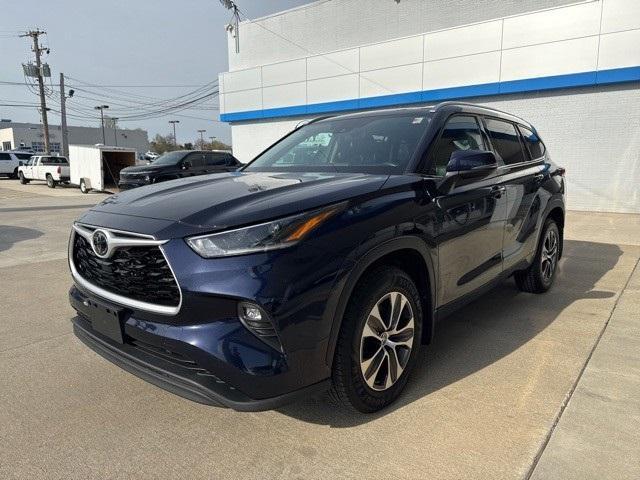 used 2021 Toyota Highlander car, priced at $33,519