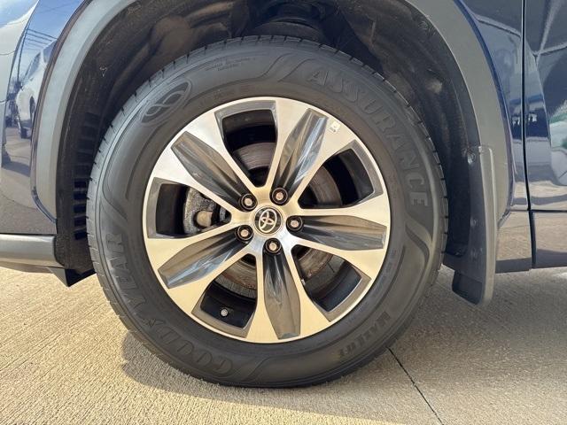 used 2021 Toyota Highlander car, priced at $33,519