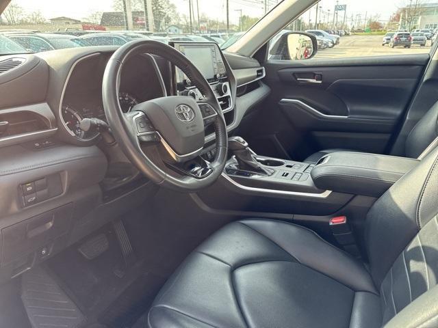 used 2021 Toyota Highlander car, priced at $33,519