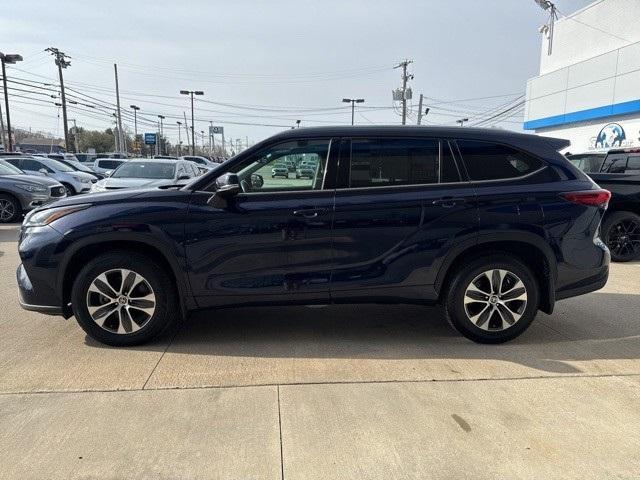 used 2021 Toyota Highlander car, priced at $33,519