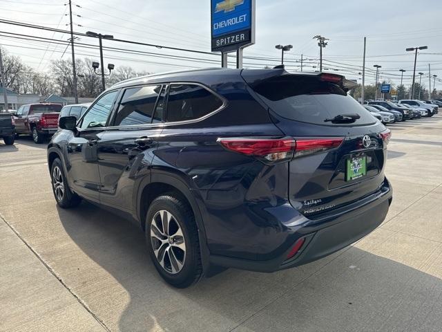 used 2021 Toyota Highlander car, priced at $33,519