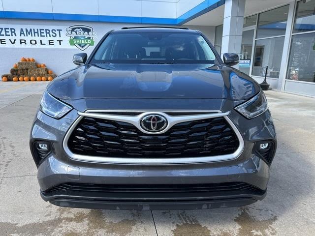 used 2021 Toyota Highlander car, priced at $28,174