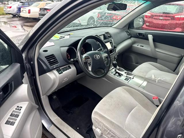 used 2013 Toyota Highlander car, priced at $9,995