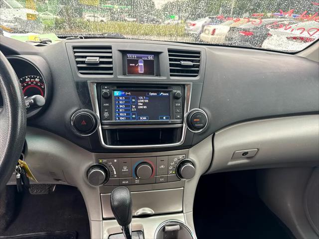used 2013 Toyota Highlander car, priced at $9,995