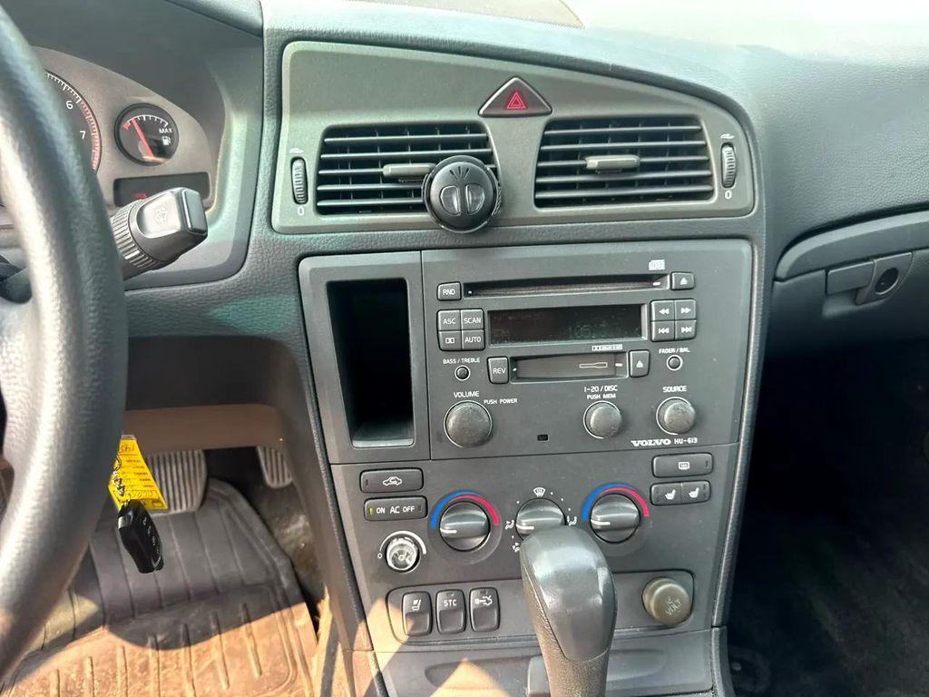 used 2001 Volvo S60 car, priced at $4,495