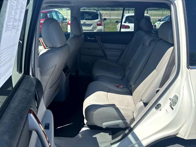 used 2012 Toyota Highlander car, priced at $12,995
