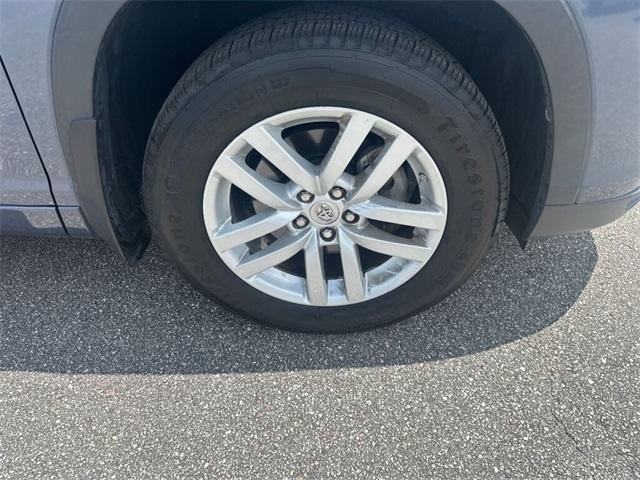 used 2014 Toyota Highlander car, priced at $14,000