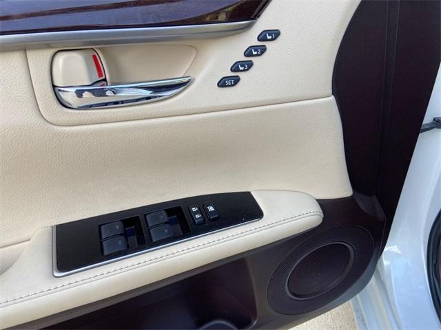 used 2016 Lexus ES 350 car, priced at $18,500