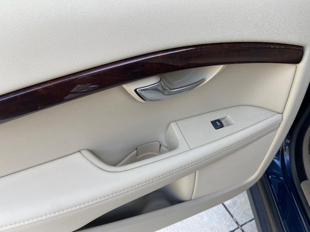 used 2013 Volvo XC70 car, priced at $11,000