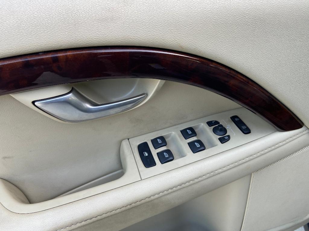 used 2013 Volvo XC70 car, priced at $11,000