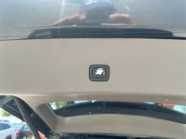 used 2021 Chevrolet Traverse car, priced at $18,500