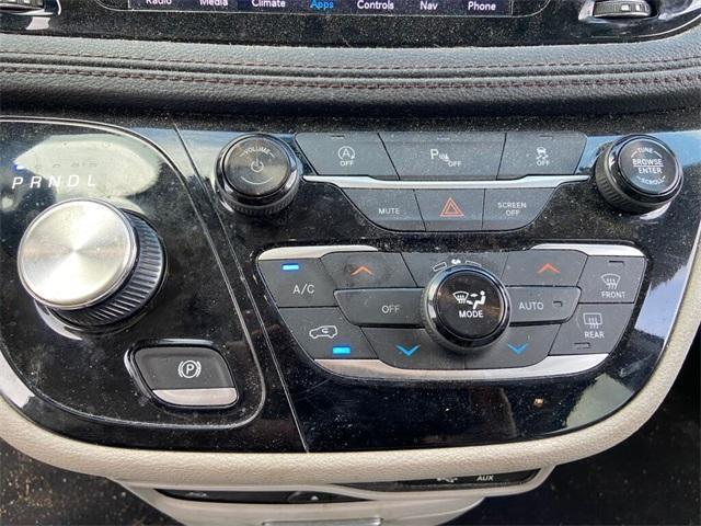 used 2018 Chrysler Pacifica car, priced at $15,500