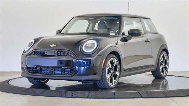 new 2025 MINI Hardtop car, priced at $35,595