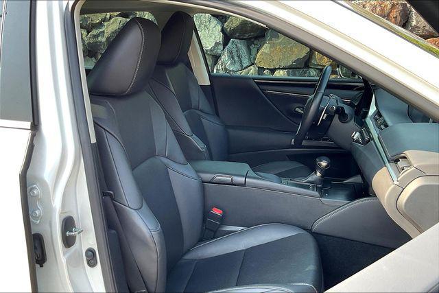 used 2021 Lexus ES 250 car, priced at $27,900