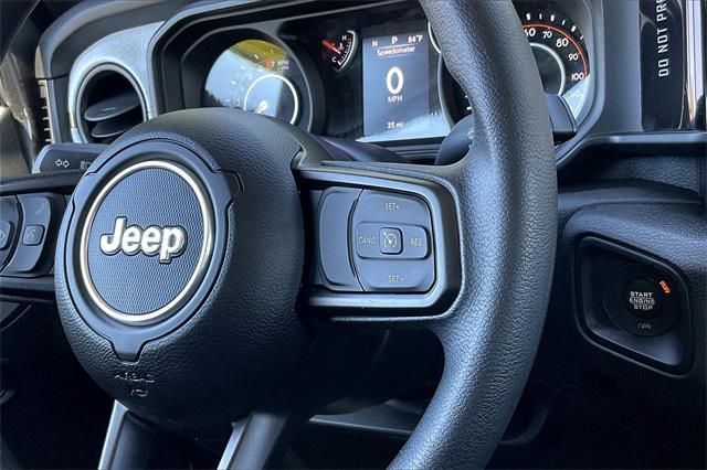 new 2025 Jeep Gladiator car, priced at $42,385