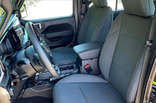 new 2025 Jeep Gladiator car, priced at $42,385