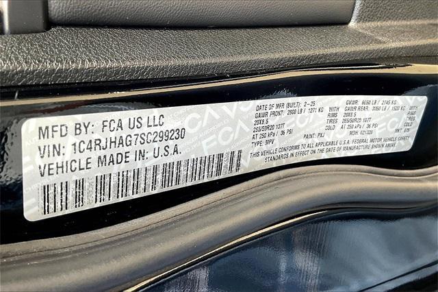 new 2025 Jeep Grand Cherokee car, priced at $48,175