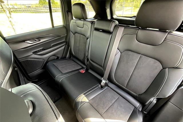 new 2025 Jeep Grand Cherokee car, priced at $48,175