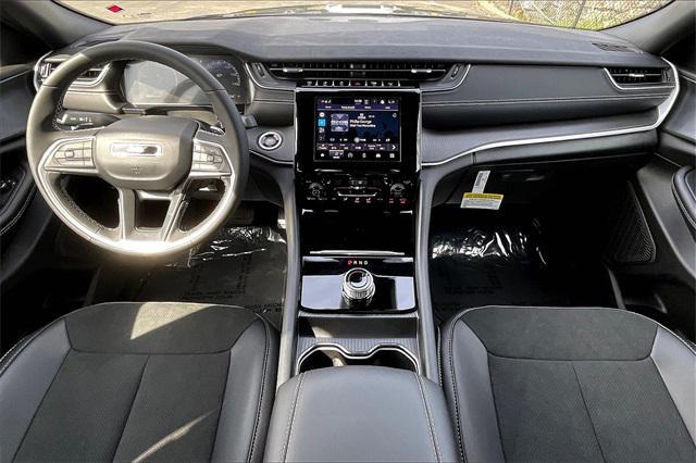 new 2025 Jeep Grand Cherokee car, priced at $48,175