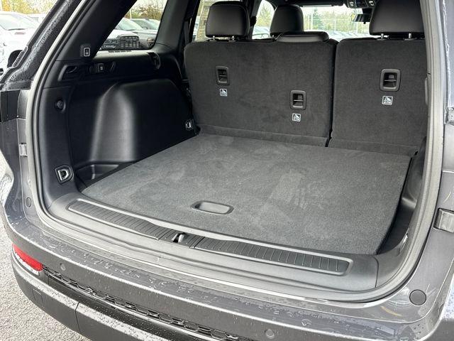 new 2025 Jeep Grand Cherokee car, priced at $48,175