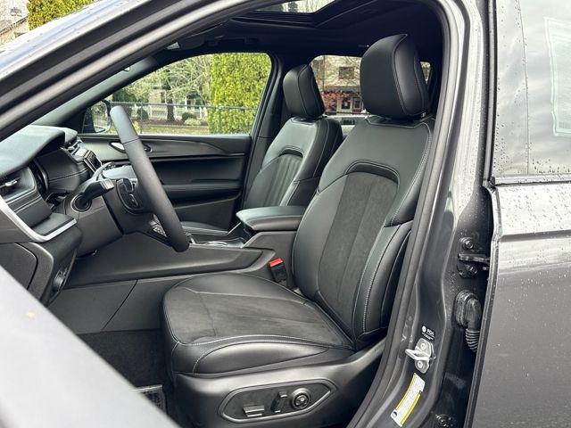 new 2025 Jeep Grand Cherokee car, priced at $48,175