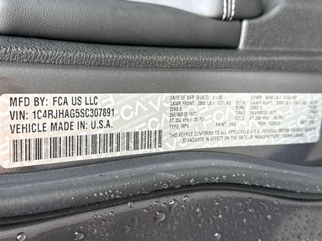 new 2025 Jeep Grand Cherokee car, priced at $48,175