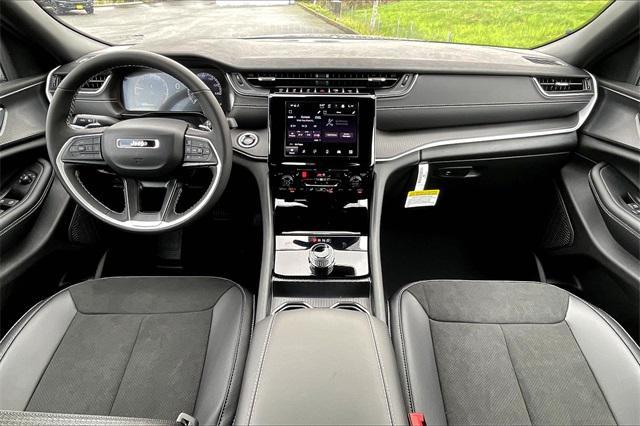 new 2025 Jeep Grand Cherokee car, priced at $48,175