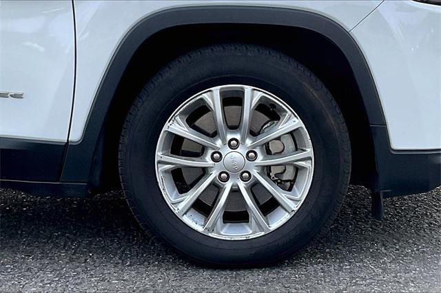 used 2019 Jeep Cherokee car, priced at $13,900
