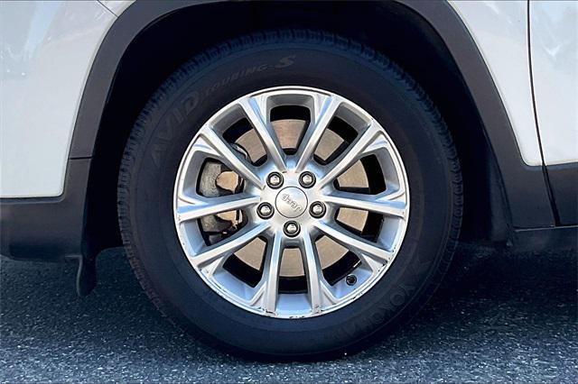 used 2019 Jeep Cherokee car, priced at $13,900
