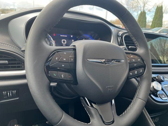 used 2025 Chrysler Pacifica car, priced at $36,990