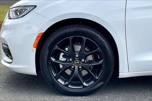 new 2026 Chrysler Pacifica car, priced at $53,815