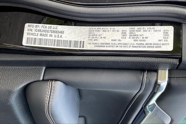new 2025 Jeep Grand Cherokee car, priced at $59,585