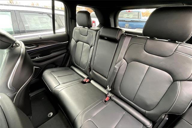 new 2025 Jeep Grand Cherokee car, priced at $62,170