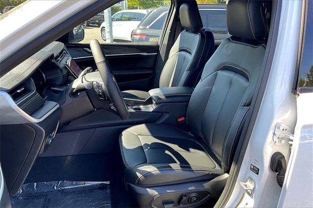 new 2025 Jeep Grand Cherokee car, priced at $51,940