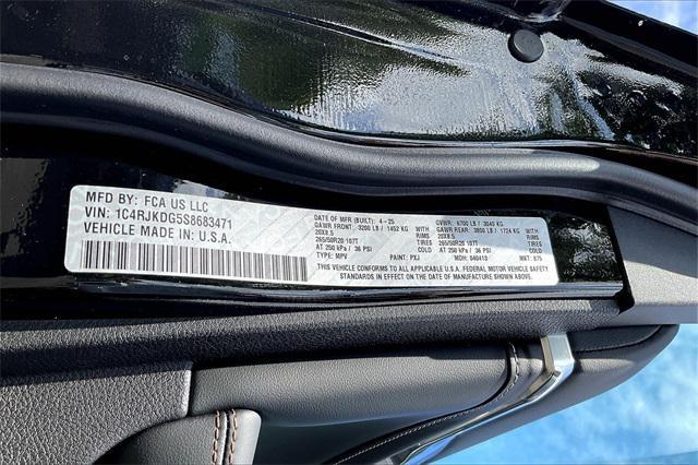 new 2025 Jeep Grand Cherokee L car, priced at $61,585