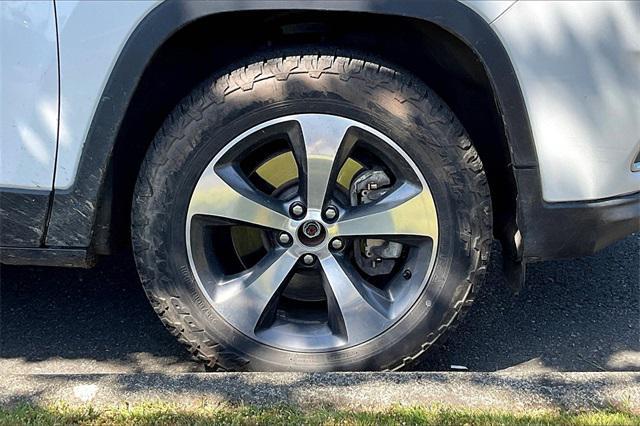 used 2019 Jeep Cherokee car, priced at $15,500