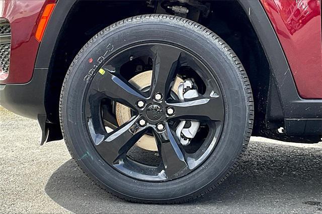 new 2025 Jeep Grand Cherokee car, priced at $48,175