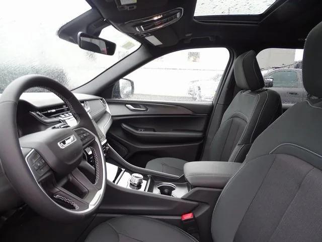 new 2025 Jeep Grand Cherokee car, priced at $37,499