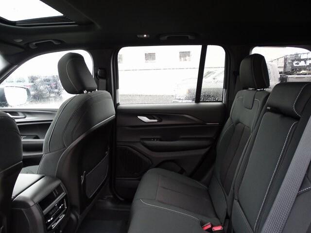 new 2025 Jeep Grand Cherokee car, priced at $37,499